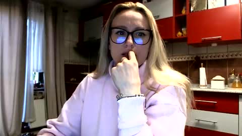 Melly online show from 03/13/26, 08:21