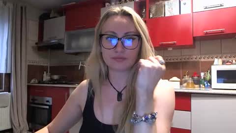 Melly online show from 03/29/26, 11:21