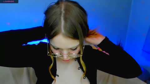 MelMooon online show from 02/16/25, 12:08