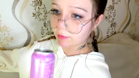 MelMooon online show from 10/13/25, 01:44