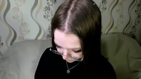 MelMooon online show from 12/15/25, 04:50