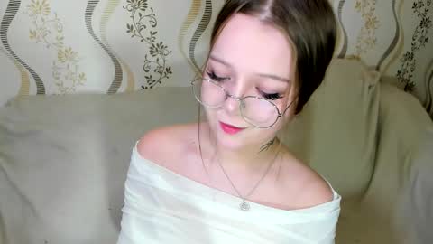 MelMooon online show from 12/19/25, 06:31