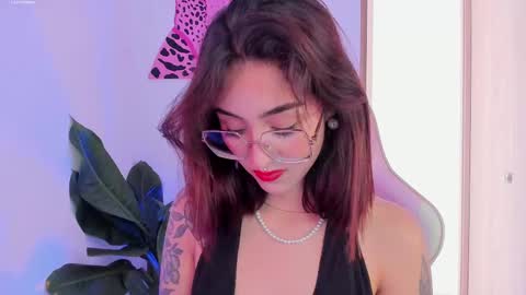 Snapshot of melodie_roy chatting on 02/10/25, 07:49 Melodie Roy 999 online show from 02/10/25, 07:49