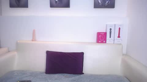 Melodi online show from 11/23/25, 01:22