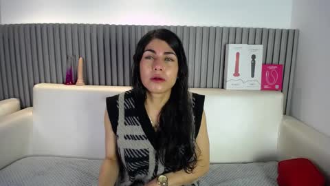 Snapshot of melodiroux_ chatting on 04/25/26, 01:52 Melodi online show from 04/25/26, 01:52