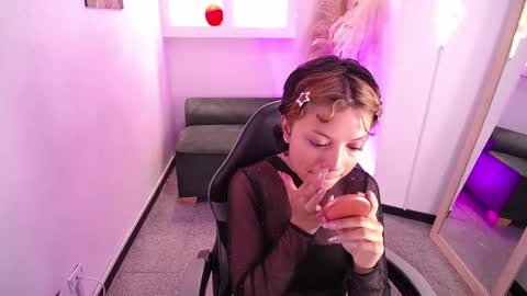 Snapshot of melody701583as chatting on 02/14/26, 12:24 melody701583as online show from 02/14/26, 12:24