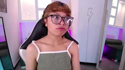 Snapshot of melody701583as chatting on 03/24/26, 12:32 melody701583as online show from 03/24/26, 12:32