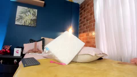  Leslie  online show from 12/04/24, 05:22