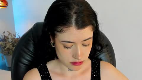 Snapshot of melody_suarez chatting on 12/21/24, 12:53 MELODY online show from 12/21/24, 12:53