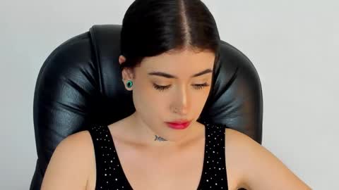 Snapshot of melody_suarez chatting on 01/03/25, 12:11 MELODY online show from 01/03/25, 12:11