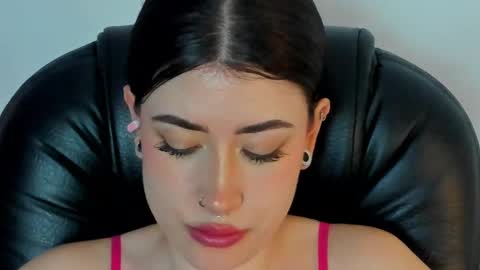 Snapshot of melody_suarez chatting on 02/02/25, 01:02 MELODY online show from 02/02/25, 01:02