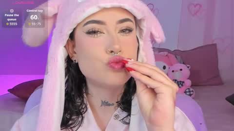 Snapshot of melody_suarez chatting on 11/15/25, 11:32 MELODY online show from 11/15/25, 11:32