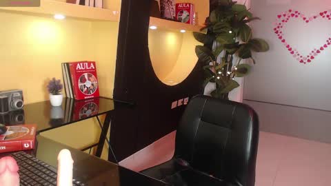 Snapshot of melodyblazze chatting on 05/15/26, 08:16 online show from 05/15/26, 08:16