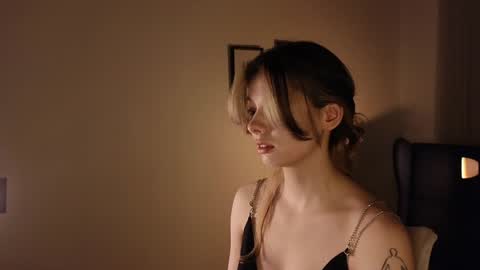 melody  online show from 01/28/25, 02:42