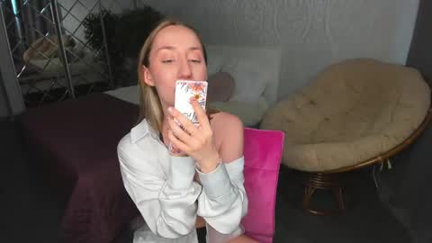 Snapshot of melodyoflovee chatting on 12/23/24, 05:17 Kaylie online show from 12/23/24, 05:17