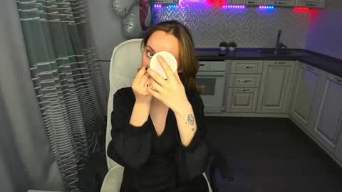 Snapshot of melodyoflovee chatting on 02/05/25, 03:45 Kaylie online show from 02/05/25, 03:45