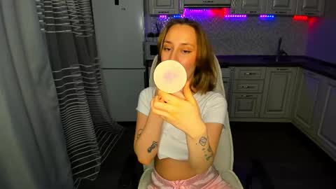 Snapshot of melodyoflovee chatting on 03/12/25, 09:44 Kaylie online show from 03/12/25, 09:44