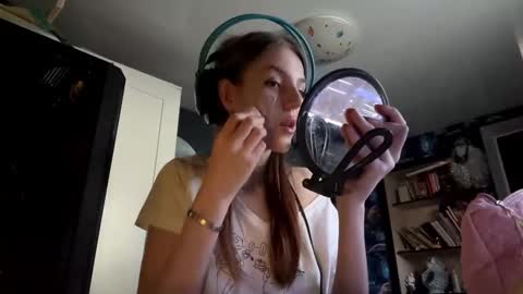 Hi Im Aria 18 years old online show from 09/17/25, 12:29