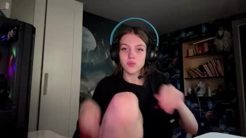 Hi Im Aria 18 years old online show from 09/21/25, 12:07