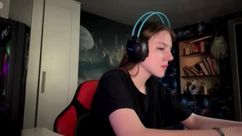 Hi Im Aria 18 years old online show from 09/22/25, 12:07