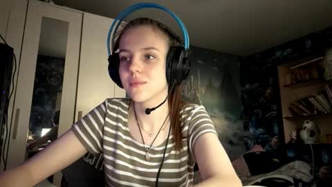 Hi Im Aria 18 years old online show from 10/22/25, 12:27