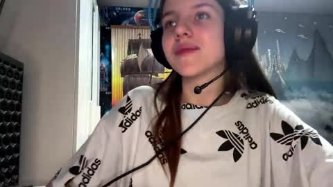 Hi Im Aria 18 years old online show from 04/18/26, 03:27
