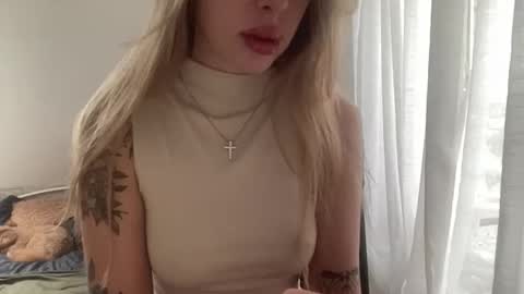 Melodie Sweet online show from 11/21/25, 08:57