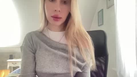 Melodie Sweet online show from 11/22/25, 08:57