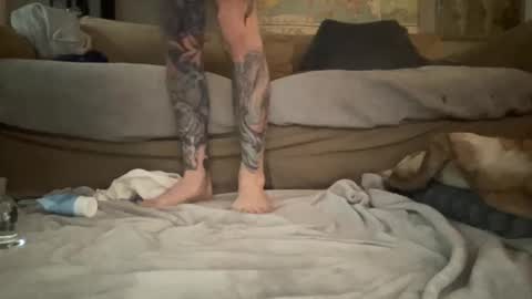 Snapshot of melt13 chatting on 02/15/25, 08:33 melt13 online show from 02/15/25, 08:33