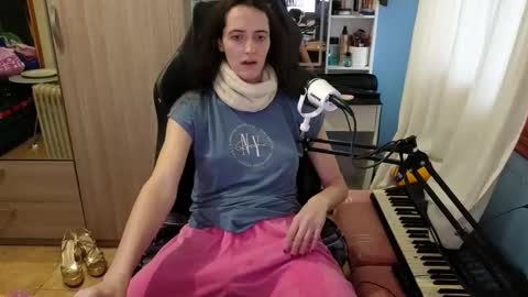 Snapshot of memisecrets chatting on 12/21/25, 04:03 Megumi Aina online show from 12/21/25, 04:03