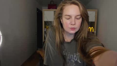 Flora  Next stream November 17th at 6  GMT online show from 02/17/26, 04:53