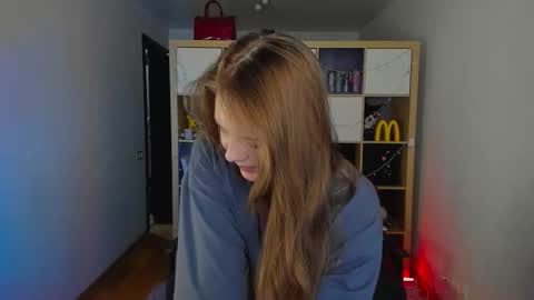 Flora  Next stream November 17th at 6  GMT online show from 02/25/26, 04:33