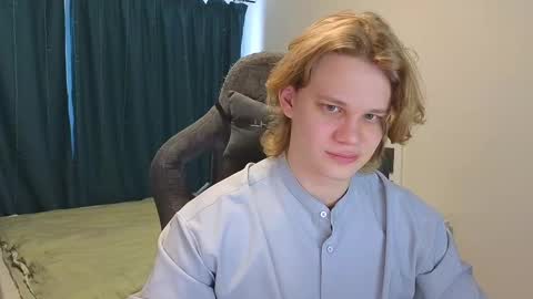 Snapshot of meow_mickey chatting on 02/24/25, 04:38 Mickey online show from 02/24/25, 04:38