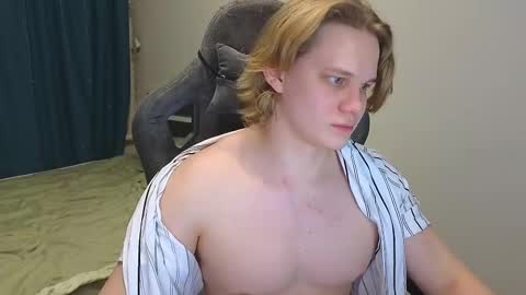 Snapshot of meow_mickey chatting on 02/26/25, 06:21 Mickey online show from 02/26/25, 06:21