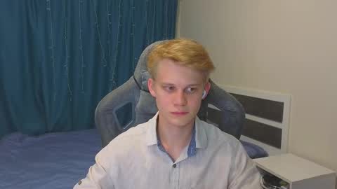 Snapshot of meow_mickey chatting on 10/26/25, 04:13 Mickey online show from 10/26/25, 04:13