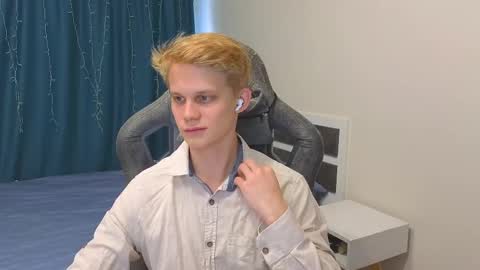 Snapshot of meow_mickey chatting on 10/30/25, 10:38 Mickey online show from 10/30/25, 10:38