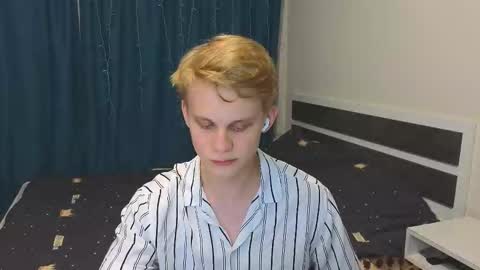 Snapshot of meow_mickey chatting on 10/31/25, 03:57 Mickey online show from 10/31/25, 03:57