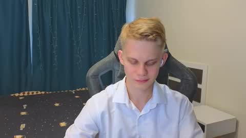 Snapshot of meow_mickey chatting on 11/07/25, 06:24 Mickey online show from 11/07/25, 06:24