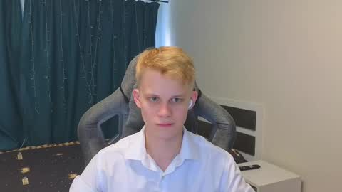 Snapshot of meow_mickey chatting on 11/13/25, 10:47 Mickey online show from 11/13/25, 10:47