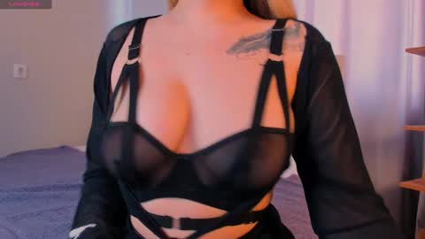 Snapshot of meow_rinnie chatting on 01/21/25, 08:19 My links --- online show from 01/21/25, 08:19