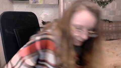 Snapshot of meowcr chatting on 10/14/25, 11:11 meowcr online show from 10/14/25, 11:11