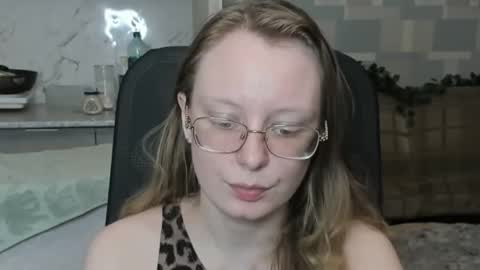 Snapshot of meowcr chatting on 10/28/25, 07:05 meowcr online show from 10/28/25, 07:05