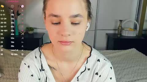 Julie online show from 04/11/26, 07:13