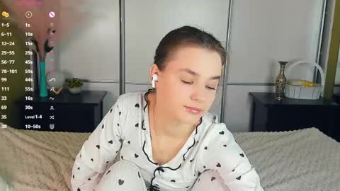 Julie online show from 04/11/26, 07:45