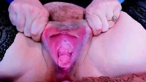 Snapshot of merelin_gold chatting on 02/22/25, 08:09 SOPHIE is the queen of squirt online show from 02/22/25, 08:09