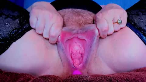 Snapshot of merelin_gold chatting on 03/05/25, 05:18 SOPHIE is the queen of squirt online show from 03/05/25, 05:18