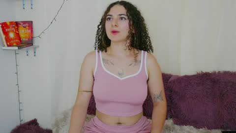 Snapshot of merida_bell18 chatting on 01/04/25, 02:46 Merida Bell online show from 01/04/25, 02:46