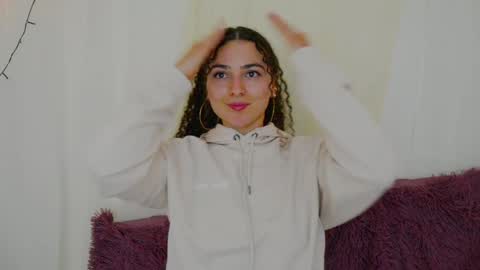 Snapshot of merida_bell18 chatting on 01/13/25, 02:18 Merida Bell online show from 01/13/25, 02:18