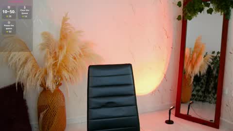 Snapshot of merida_bell18 chatting on 11/17/25, 12:44 Merida Bell online show from 11/17/25, 12:44