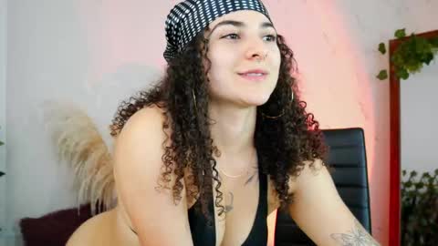 Snapshot of merida_bell18 chatting on 11/20/25, 10:09 Merida Bell online show from 11/20/25, 10:09